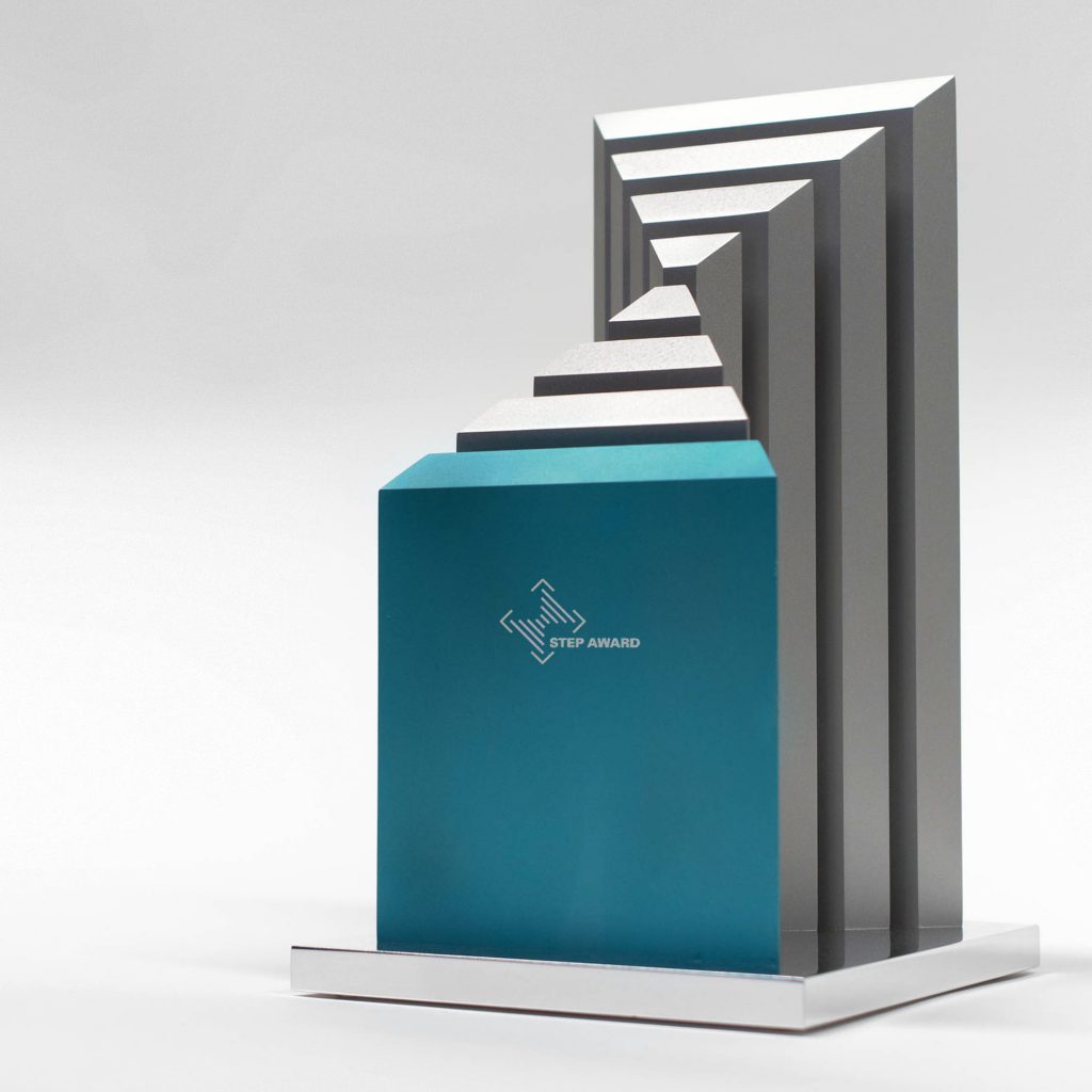 Design und Umsetzung des Step Award Trophäe des FAZ Instituts